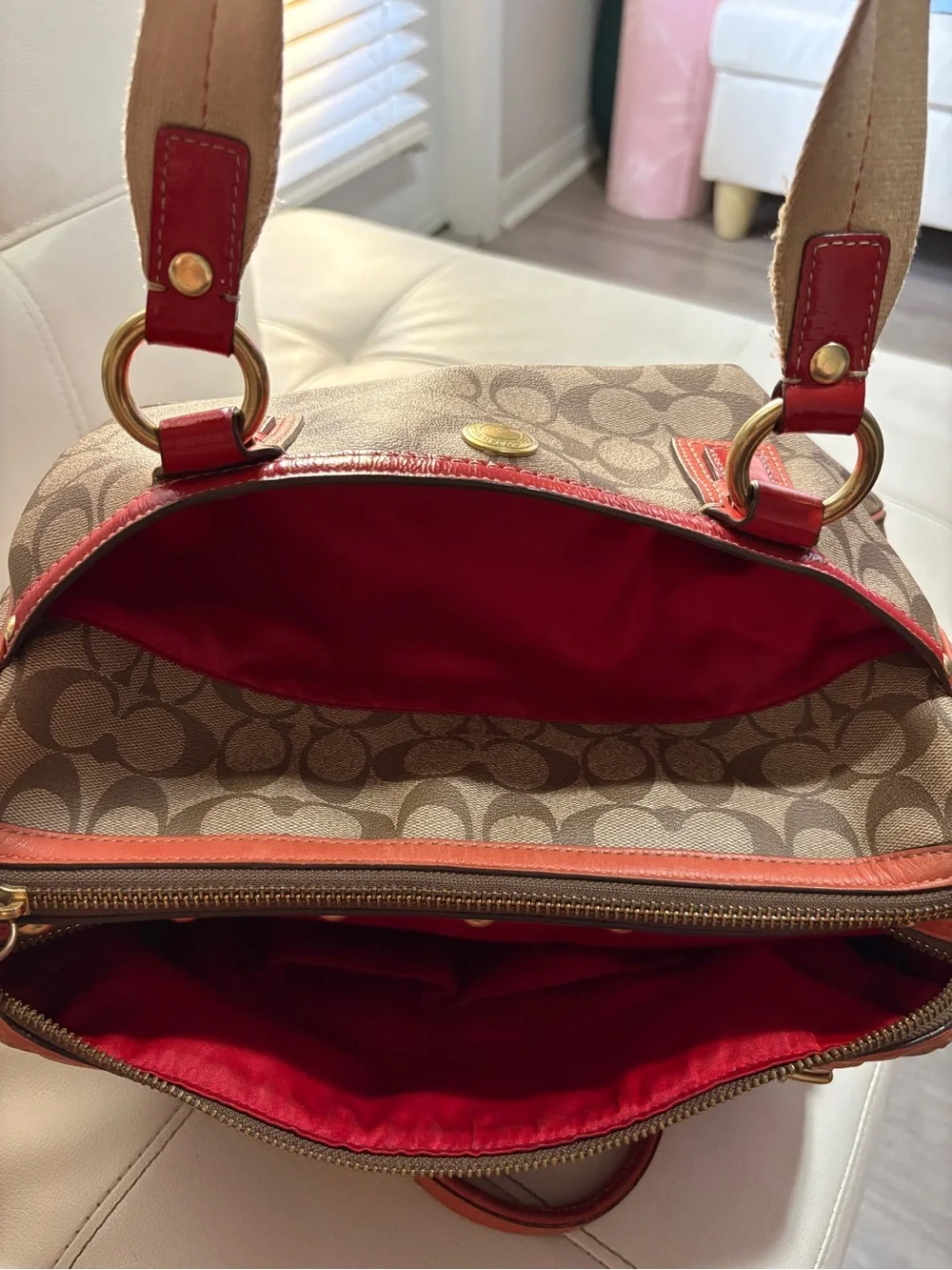 Coach satchel signature